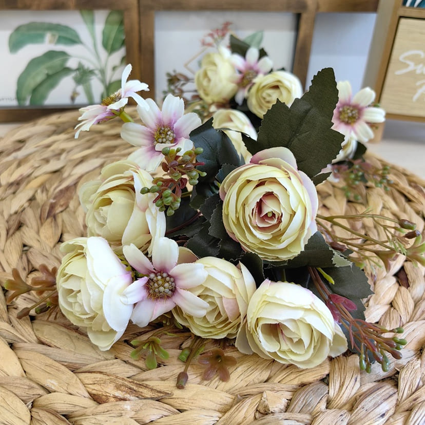 Искусственные цветы в Барнауле | Цветы искусственные «Камелии с мелкоцветом», сиренево-молочные, букет