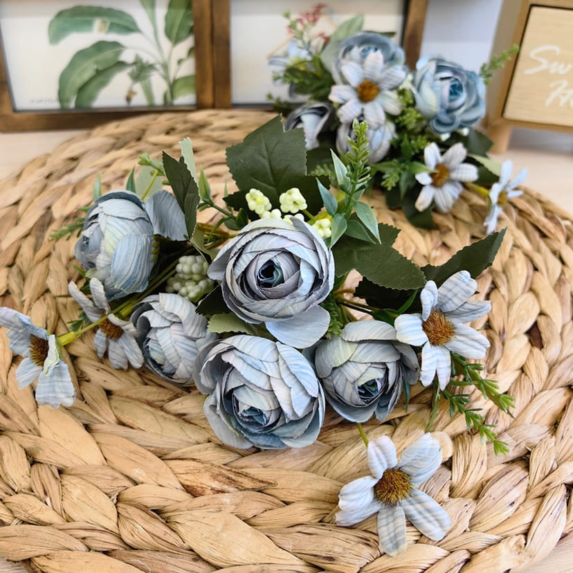 Искусственные цветы в Барнауле | Цветы искусственные «Камелии с мелкоцветом», голубые, букет